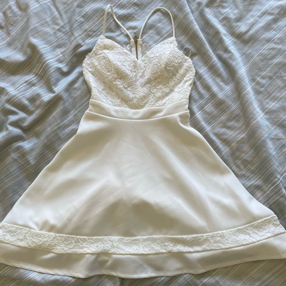 White Dress perfect for 1st Communion, Confirmation or 8th grade graduation.